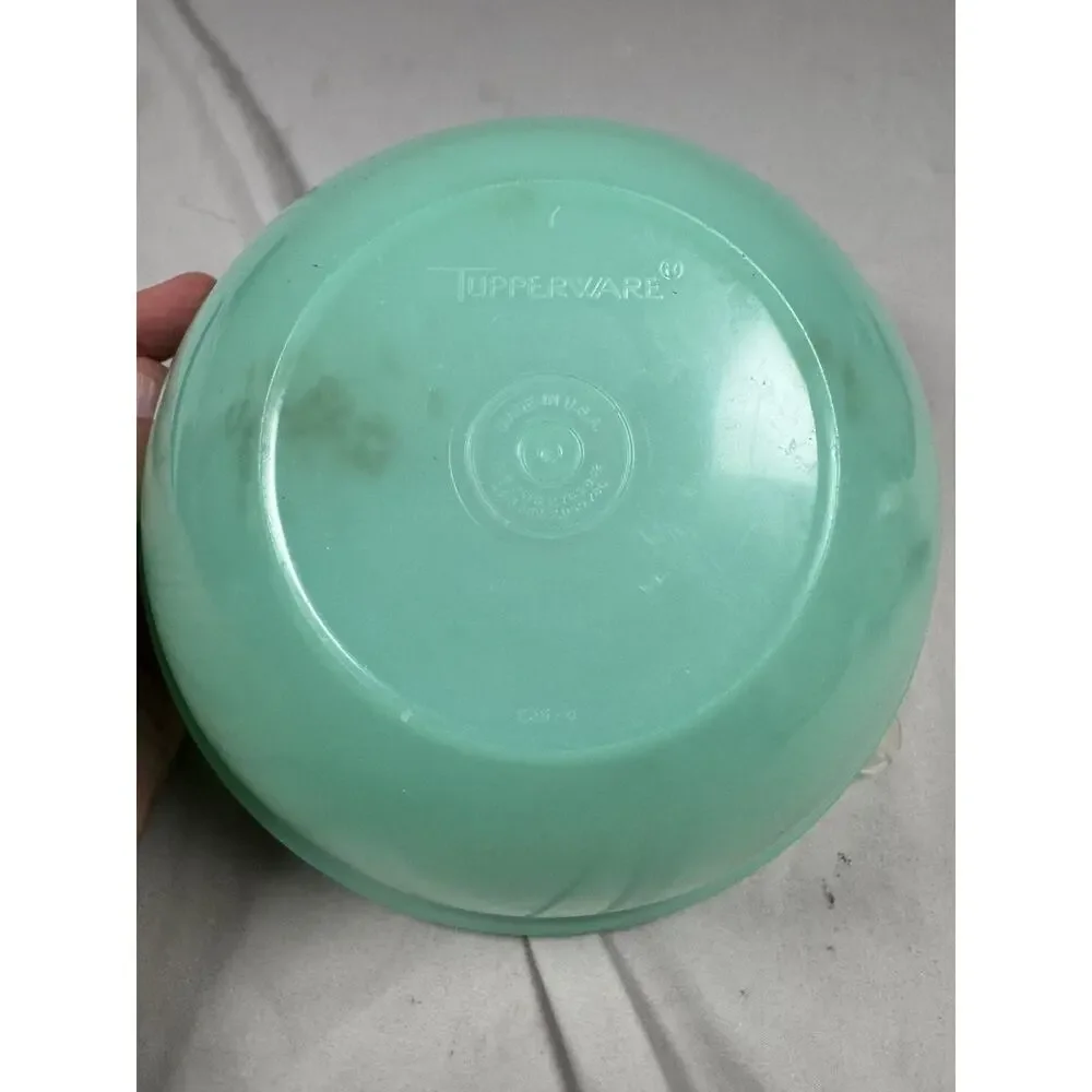 Vintage Tupperware Servalier Bowl Mint Green w Lid #821-4 7.5” USA
